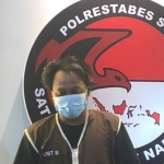 Pemuda dari Berbek Sidoarjo saat digelandang petugas dari Satresnarkoba Polrestabes Surabaya.