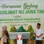 Gubernur Khofifah saat meresmikan gedung dakwah PW Muslimat Nahdlatul Ulama Jatim di Jalan Gayungsari Barat GA No. 17 Surabaya.