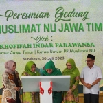 Gubernur Khofifah saat meresmikan gedung dakwah PW Muslimat Nahdlatul Ulama Jatim di Jalan Gayungsari Barat GA No. 17 Surabaya.