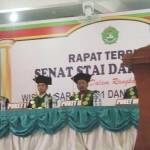 Dr KH Musta’in Syafi’I saat menyampaikan orasi ilmiah pada acara wisuda STAIDA Krempyang, di Kecamatan Tanjunganom, Nganjuk. foto istimewa