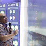 Direktur Transformasi Bisnis PT Pupuk Indonesia (Persero), Panji Winanteya Ruky, saat memaparkan cara kerja command center, fasilitas pengawasan distribusi pupuk subsidi secara digital. Foto: Ist