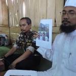 Ketua FKPPI Sidoarjo, Djoko Purwoko dan Pengasuh Ponpes Al Ikhlas, M Ali Zubaeri saat memberikan keterangan. foto: iwan setiawan/BANGSAONLINE