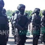 Tim Eagle Polres Jombang saat apel di Alun-Alun kota setempat, Senin (19/6/2017). foto: ROMZA/ BANGSAONLINE