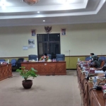 HEARING: Pansus Raperda Perubahan Status BPR Delta Artha dan PDAU menjadi Perseroda saat rapat dengar pendapat, Selasa (23/3/2021). (foto: ist)