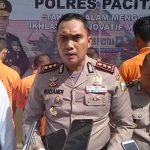 Kapolres Pacitan AKBP Sugandi saat memimpin rilis pers ungkap kasus penangkapan tersangka pil koplo.