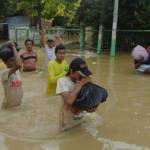 Banjir 1 meter masih mengepung Kota Sampang. (foto: SS)