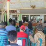 TIGA KALI MEDIASI - Warga Wanglu Wetan, Kecamatan Senori, Tuban ketika melakukan mediasi yang ketiga kalinya dengan Pertamina EP. foto: suwandi/BANGSAONLINE