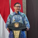 Pj Wali Kota Batu saat memberi sambutan.