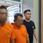 Satu pelaku pencurian motor dan penadah saat digelandang di Mapolres Gresik. Foto: Ist.