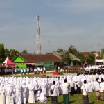 Upacara hari santri di Senori.