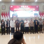 Satgas PPA foto bersama Dandim, Bupati, dan Kapolres Jember. 