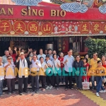 Para pengurus Kelenteng Kwan Sing Bio Tuban saat foto bersama. Foto: ACHMAD CHOIRUDIN/BANGSAONLINE