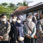 Bupati Pamekasan H. Baddrut Tamam mengundang dan memberikan pembekalan serta fasilitasi langsung terhadap calon praja IPDN (Institut Pemerintahan Dalam Negeri) di Peringgitan Dalam Pendopo Ronggosukowati, Kamis (10/6/2021) sore. (foto: ist)