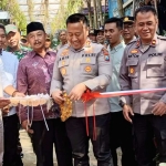 Kapolres Batu, AKBP Aris Purwanto, meresmikan Jembatan Merah Putih Presisi di Dusun Gerdu, Desa Tulungrejo, Kecamatan Bumiaji.
