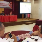 KPUD Kota Mojokerto memaparkan simulasi tiga dapil dalam Pemilu 2019. Acara dengan pengurus parpol di RM Jimbaran ini menyusul pemecahan Kota Mojokerto menjadi tiga kecamatan. foto: YUDI EP/ BANGSAONLINE