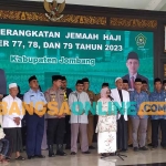 Bupati Jombang, Mundjidah Wahab, didampingi Forkopimda saat melepas keberangkatan jamaah haji. Foto: AAN AMRULLOH/BANGSAONLINE