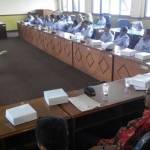 HEARING PILKADES KETEGAN:- Suasana hearing Komisi A DPRD Sidoarjo membahas soal Pilkades Ketegan Tanggulangin, di Gedung DPRD Sidoarjo, Selasa (12/7). foto: MUSTAIN/ BANGSAONLINE