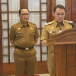 Bupati Nganjuk H Novi Rahman Hidayat saat melaksanakan konfrensi pers terkait virus korona. foto: BAMBANG/ BANGSAONLINE