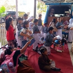 Pemkot Surabaya menambah 4 armada layanan mobil perpustakaan keliling dengan menggunakan kendaraan listrik. Foto: Hms