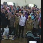 H.M Anton, Walikota Malang, didampingi Camat Klojen Agus Subali dan Kadinsos Sri 
