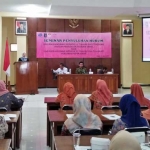 Suasana penyuluhan hukum oleh Koalisi Perempuan Ronggolawe Tuban. foto: GUNAWAN/ BANGSAONLINE