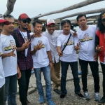 Gus Ipul saat berfoto bersama Slankers.