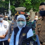 Gubernur Jawa Timur Khofifah Indar Parawansa didampingi Bupati Tuban Aditya Halindra Faridzky meluncurkan Gerakan Serentak Lawan Covid-19 di Kabupaten Tuban, Selasa (13/7/2021). (foto: ist)