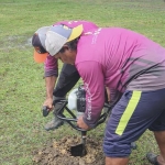 Pembuatan resapan biopori oleh DLH Kabupaten Bojonegoro.