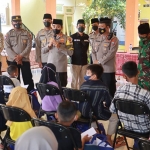 Kapolres Mojokerto Kota, AKBP Rofiq Ripto Himawan, saat memberi sambutan dalam Bakti Sosial untuk Yatim Piatu.