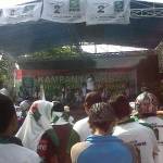 TERBUKA. Kampanye terbuka DPC PKB Gresik di Jalan Notoprayitno, kemarin.foto : shopii/bangsaonline
