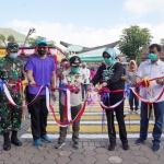 Wali Kota Batu Dewanti Rumpoko bersama Forkopimda saat melakukan reopening Museum Angkut ditandai dengan pengguntingan pita, Sabtu (18/7).