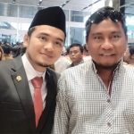 Imron Amin (kiri) bersama Aliman Haris setelah selesai pelantikan anggota DPR RI.