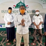 Konferensi pers tentang pelaksanaan Istighosah Qubro di PWNU Jatim dilaksanakan dengan menjaga jarak. foto: DIDI ROSADI/ BANGSAONLINE