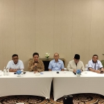 Tampak Tim Kampanye Nasional (TKN) saat konferensi pers membantah pemberitaan tentang dugaan suap yang dilakukan Menhan Prabowo Subianto dalam pembelian 12 pesawat tempur Mirage 2000-5 dari Qatar,di Hotel Fairmont, Jakarta, Sabtu (10/2/2024). Foto: Kompas