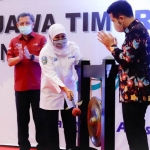 Gubernur Jawa Timur Khofifah Indar Parawansa membuka acara Rekonsiliasi Penyaluran Bantuan Sosial Non Tunai Program Keluarga Harapan Provinsi Jawa Timur Tahun 2020 di Dyandra Convention Center Surabaya, Kamis (20/8). foto: ist/ bangsaonline.com