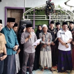 Kuasa Hukum Akeloy Production, Zamroni, saat menyampaikan permohonan maaf atas penayangan film "Guru Tugas" yang diduga mengandung SARA dan pelecehan terhadap santriwati.