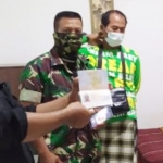 Satu TKI asal Probolinggo (kanan) yang baru pulang dari Malaysia harus menjalani karantina selama 14 hari. Enaknya, karantina dilakukan di sebuah hotel.