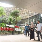 Wali Kota Kediri Vinanda Prameswati dan Wakil Wali Kota Kediri Qowimuddin saat meninjau Bandara Dhoho Kediri. (Ist)