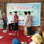 Launching rumah yatim dan penyerahan santunan kepada salah satu anak yatim.