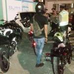 Mode bodong dan para pengendara yang terjaring razia malam Ramadan. (foto: rusmiyanto/BANGSAONLINE)