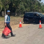 Suzuki Ignis yang terbalik di ruas Tol Waru Sidoarjo, Senin (25/9/2023).