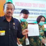 Dwiyanto, Ketua PN Pacitan usai mengikuti test urine.