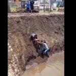 Evakuasi jasad korban