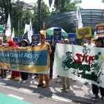 Dokumentasi Walhi saat aksi Global Day of Action for Climate Justice di depan kantor Kementerian Lingkungan Hidup Jakarta. Foto: ist