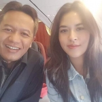 Ketua DPRD Pacitan Ronny Wahyono saat foto bersama Raisa.