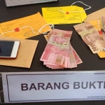 Barang bukti yang diamankan petugas.