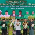Presiden Prabowo, Wakil Presiden Gibran Rakabuming Raka bersama Khofifah Indar Parawansa di acara Kongres XVIII Muslimat NU yang digelar di Jatim Expo. FOTO: Devi Fitri Afriyanti/BANGSAONLINE