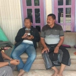 Kanit Reskrim Polsek Candi Iptu Isbahar Buamona (paling kiri) saat di rumah korban.