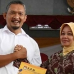 Ari Purnomo Adi saat menjadi calon bupati pada Pilkada 2014 di Kabupaten Kediri bersama lawannya, Haryanti Sutrisno. Foto: Ist