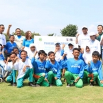 Wakil Wali Kota Pasuruan Raharto Teno Prasetyo foto bersama anak-anak penyandang disabilitas dalam Festival Olahraga Inklusif.